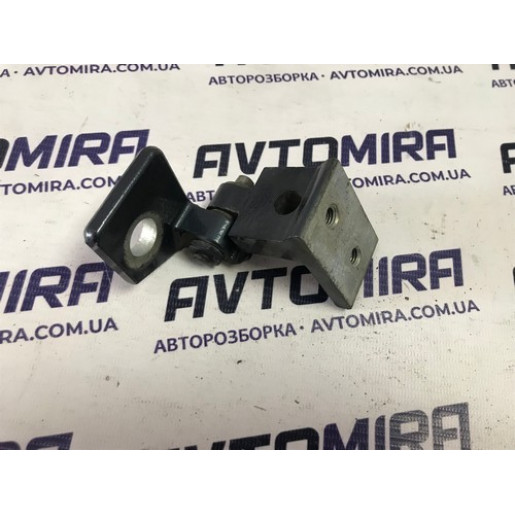 Петля дверей задніх правих верхня Opel Corsa D HB 5дв. 2006-2014 13181938